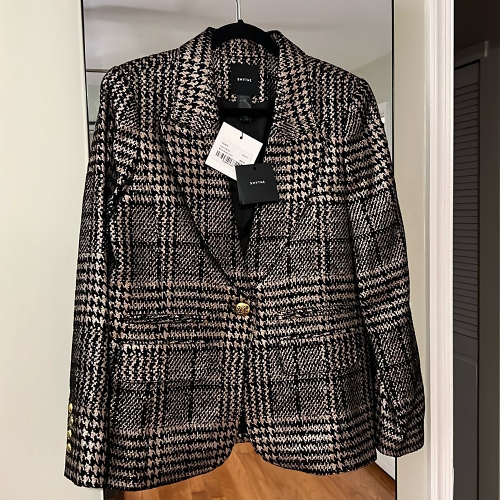 Brand new, never worn Smythe blazer. Size 14 (it’s size 12-14)